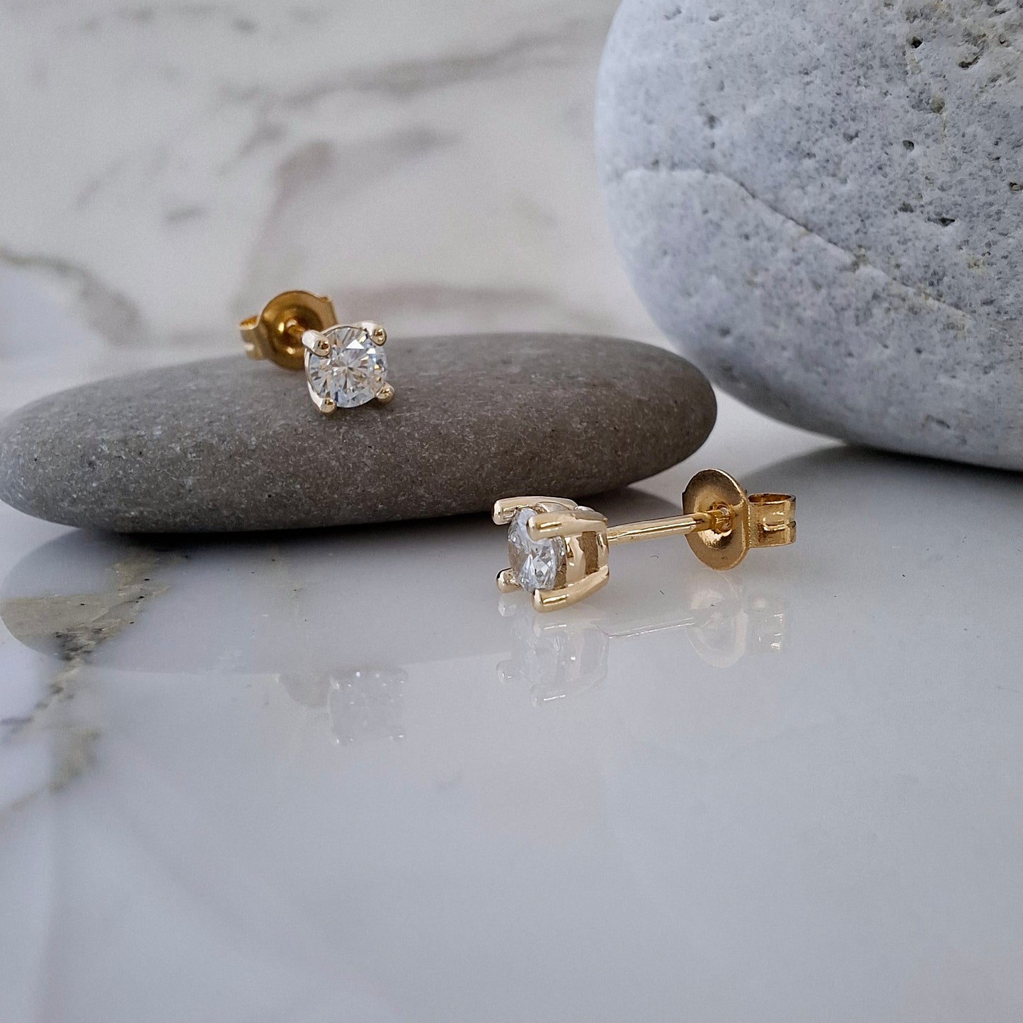 Classic Lab Diamond Claw Studs
