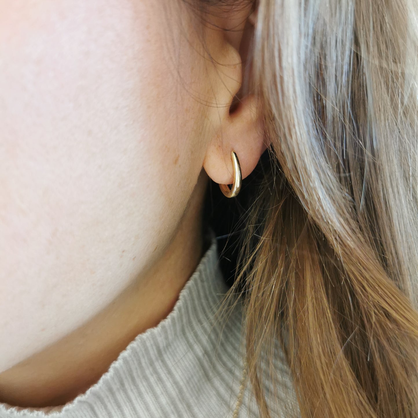 9ct Gold Tapered V Huggie Earrings