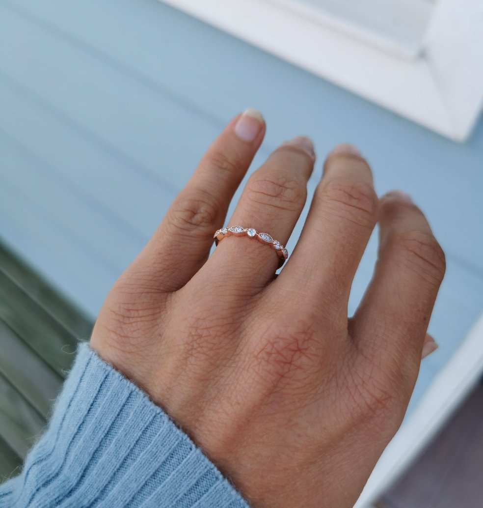 9ct Vintage Lace Diamond Band - Elegant and Timeless