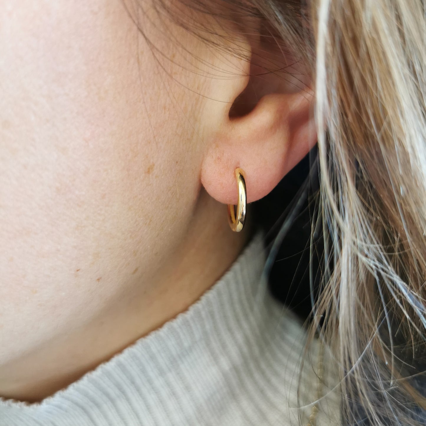 Elegant Everyday Solid 9ct Gold 15mm Huggies
